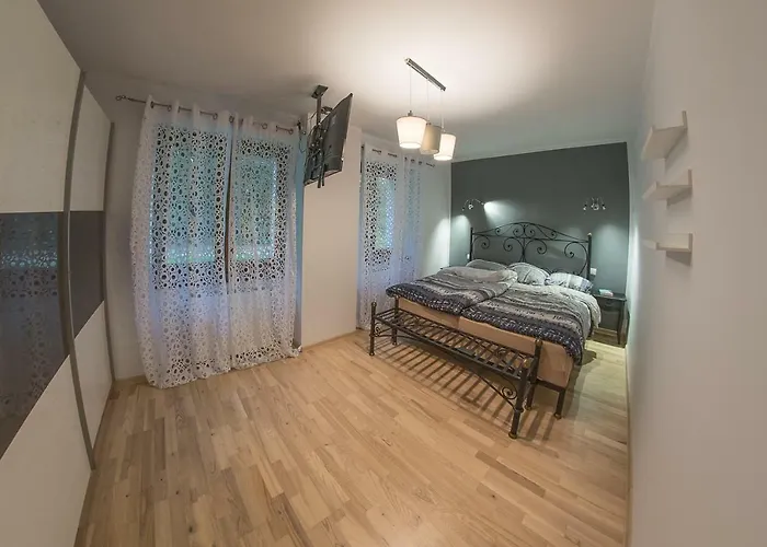 Zagajnik 8 * カルパッチ